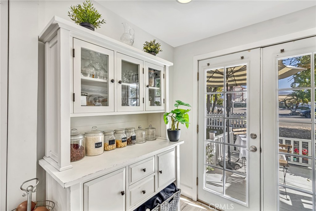 Thousand Oaks, California, 91362, United States, 2 Bedrooms Bedrooms, ,1 BathroomBathrooms,Residential,For Sale,1999225