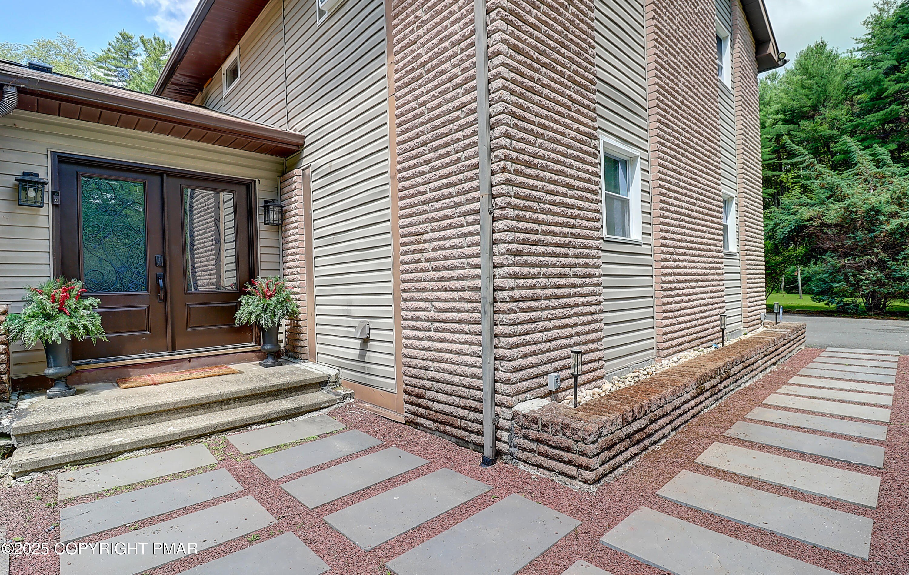 Blakeslee, Pennsylvania, 18610, United States, 4 Bedrooms Bedrooms, ,4 BathroomsBathrooms,Residential,For Sale,1982561