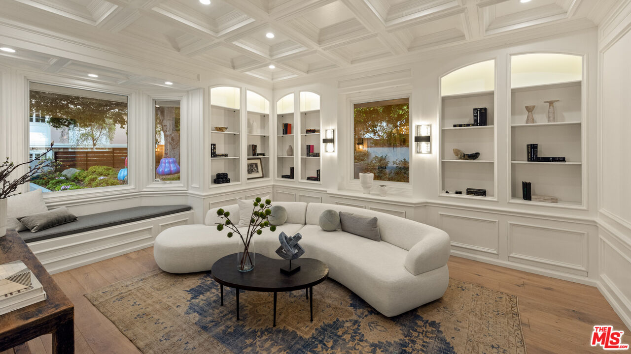Los Angeles, California, 90049, United States, 5 Bedrooms Bedrooms, ,4 BathroomsBathrooms,Residential,For Sale,1889913