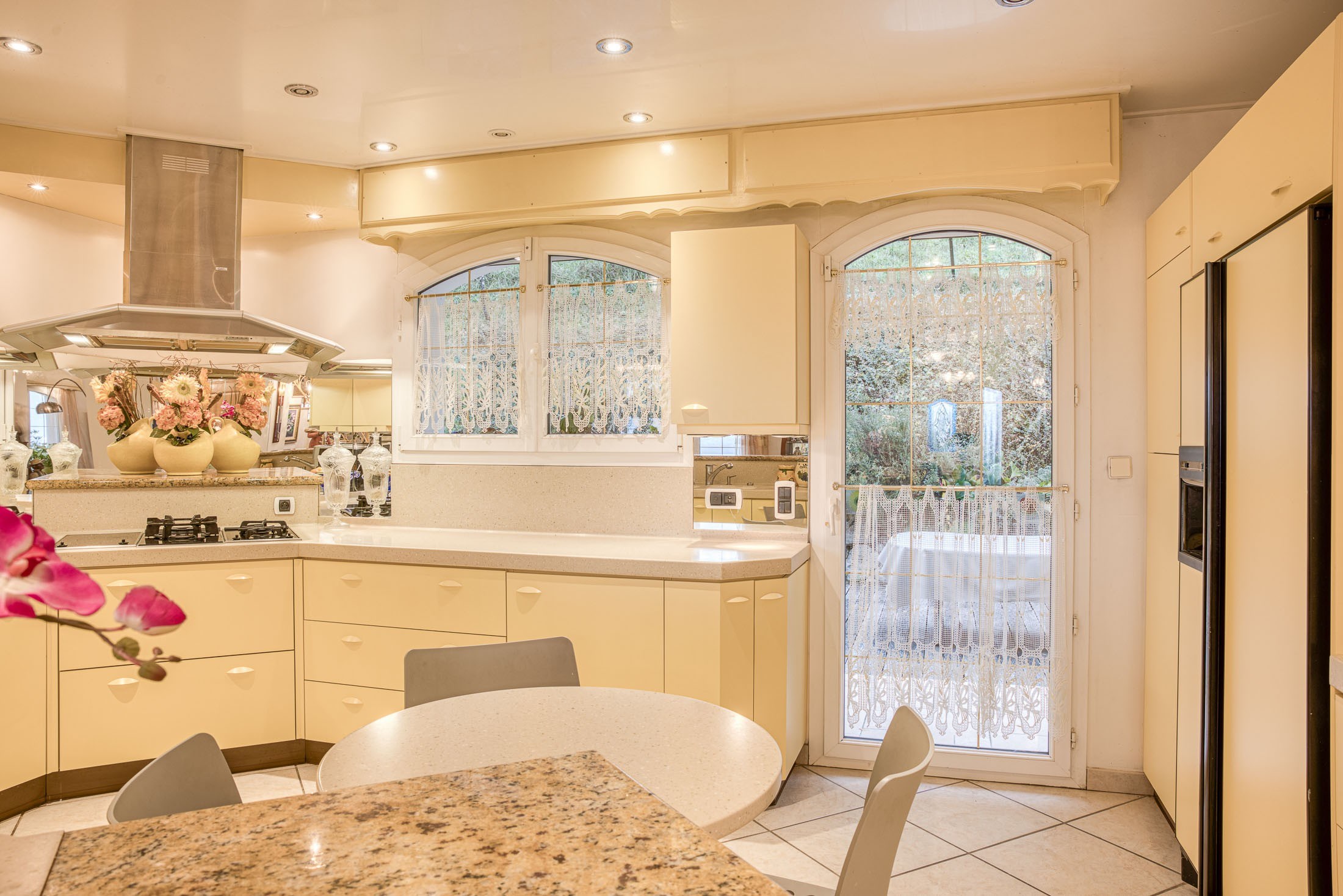  Exceptional Property with Lake and Mountain Views - 物件實景