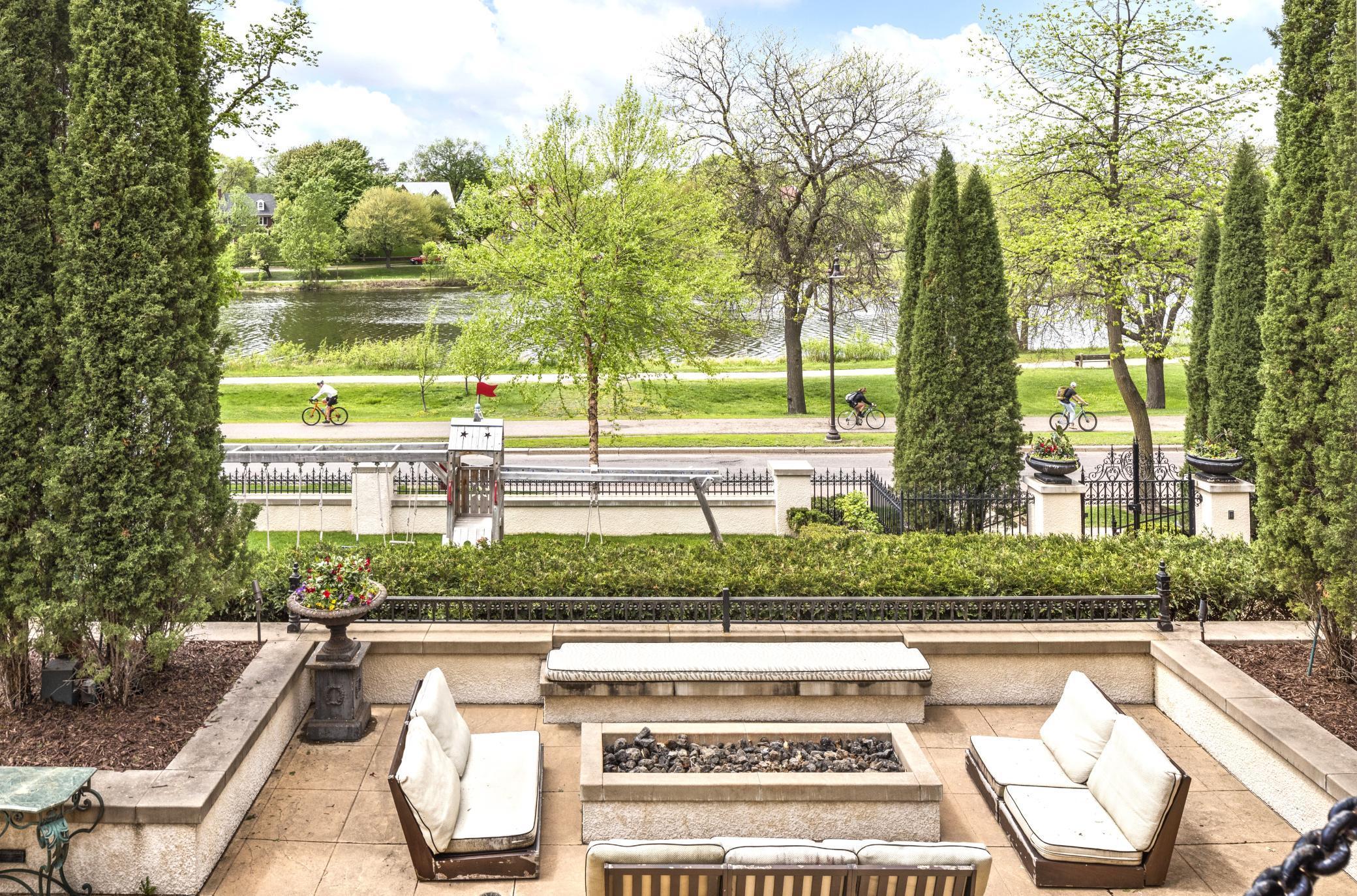 Minneapolis, Minnesota, 55405, United States, 4 Bedrooms Bedrooms, ,4 BathroomsBathrooms,Residential,For Sale,1821266