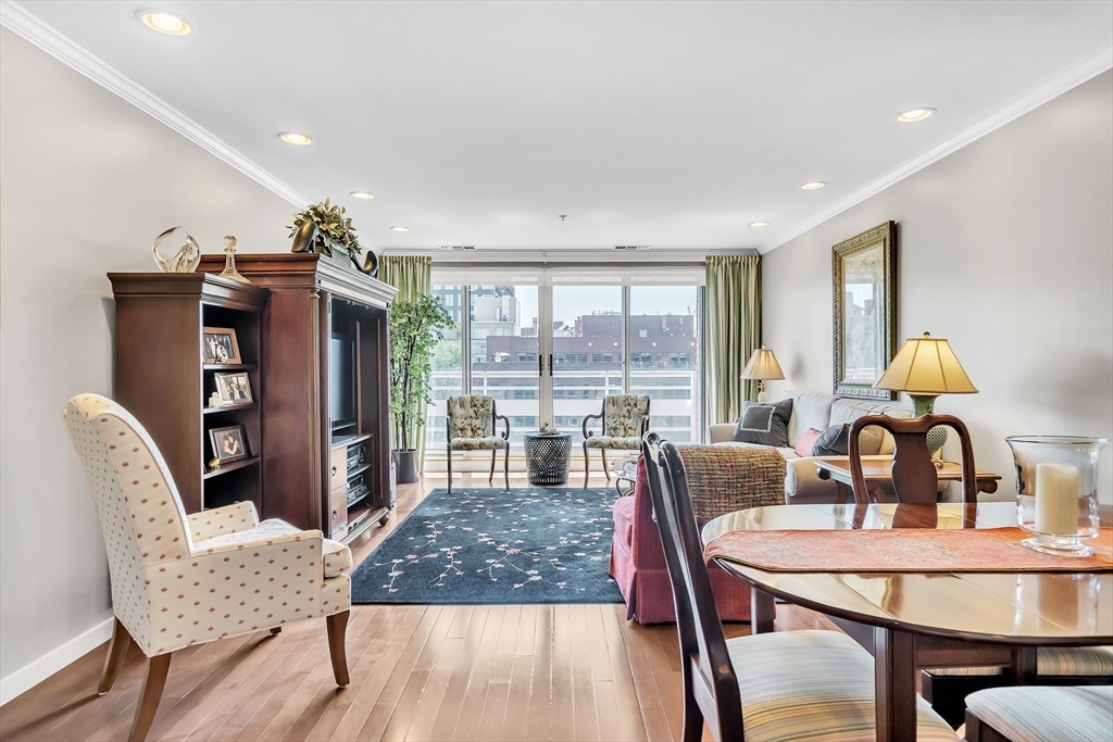 Cambridge, Massachusetts, 02141, United States, 2 Bedrooms Bedrooms, ,2 BathroomsBathrooms,Residential,For Sale,1913406