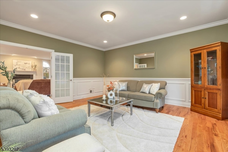 Edison Twp., New Jersey, 08820, United States, 5 Bedrooms Bedrooms, ,4 BathroomsBathrooms,Residential,For Sale,1989591