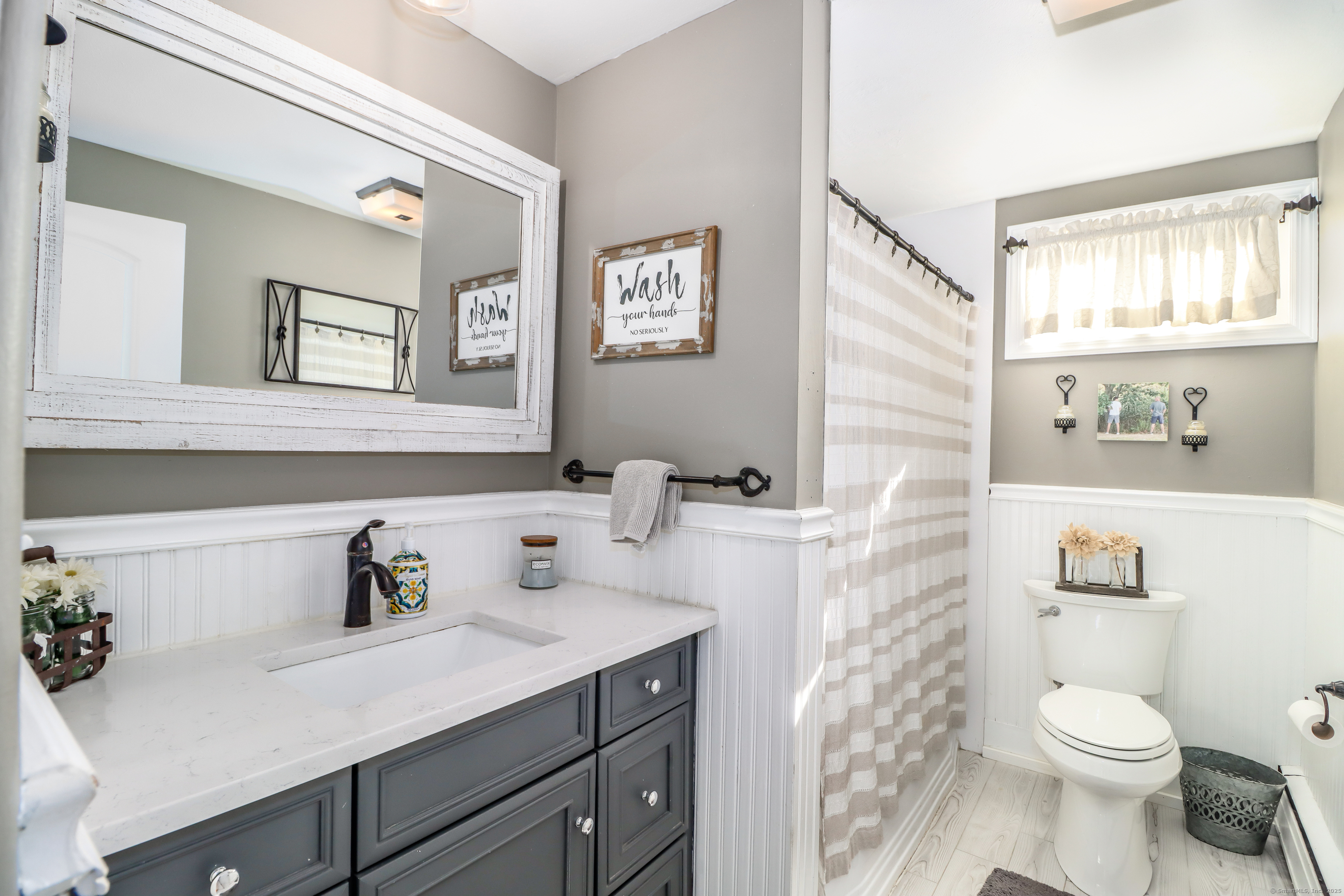 Milford, Connecticut, 06460, United States, 3 Bedrooms Bedrooms, ,2 BathroomsBathrooms,Residential,For Sale,1969052