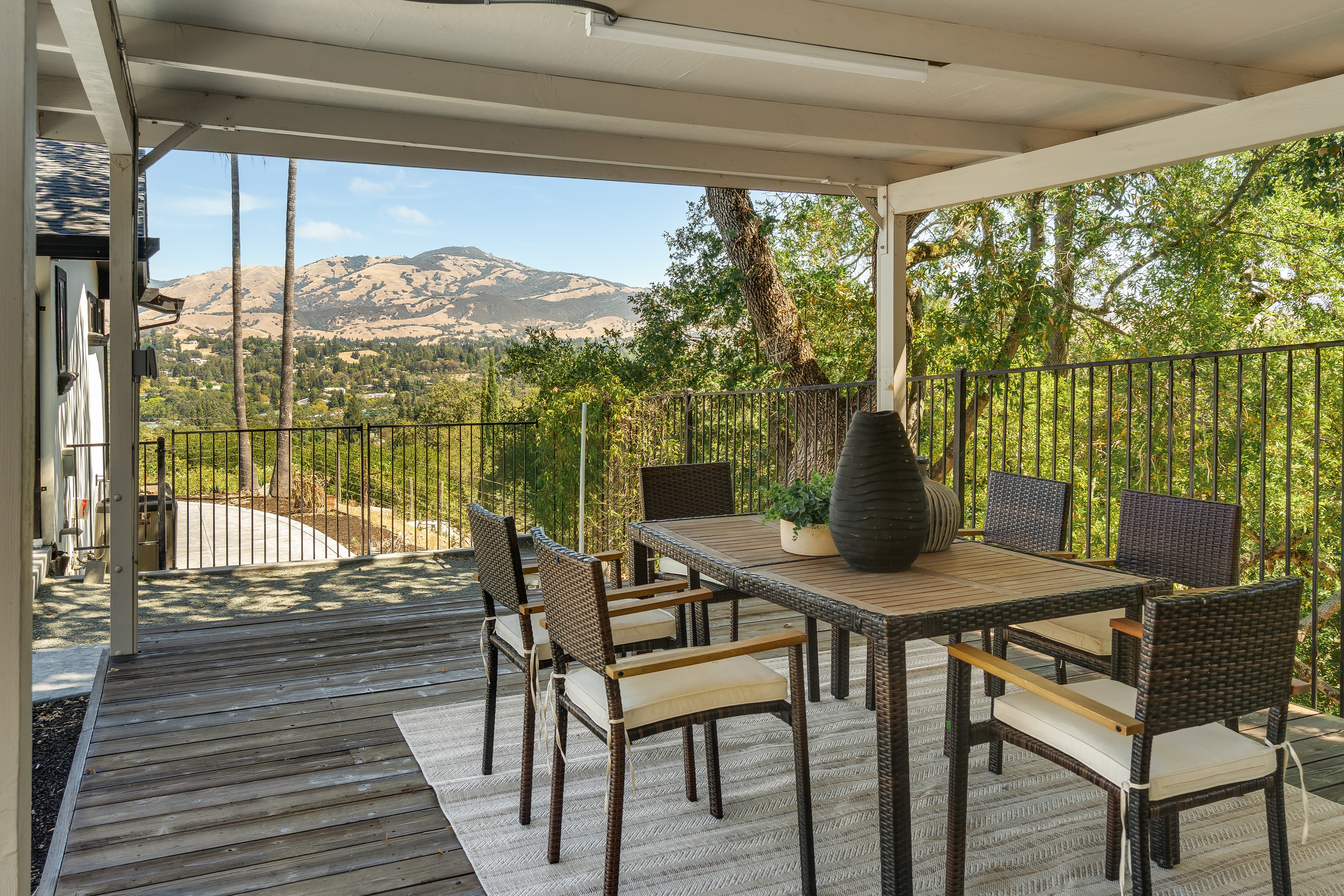  The Best of Montcrest: Westside Danville’s  “Home on Top of the Ridge? - 物件實景