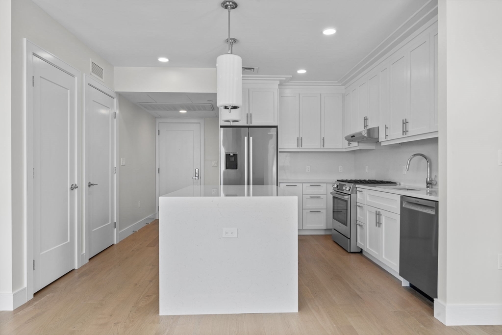 Boston, Massachusetts, 02128, United States, 2 Bedrooms Bedrooms, ,2 BathroomsBathrooms,Residential,For Sale,1942653