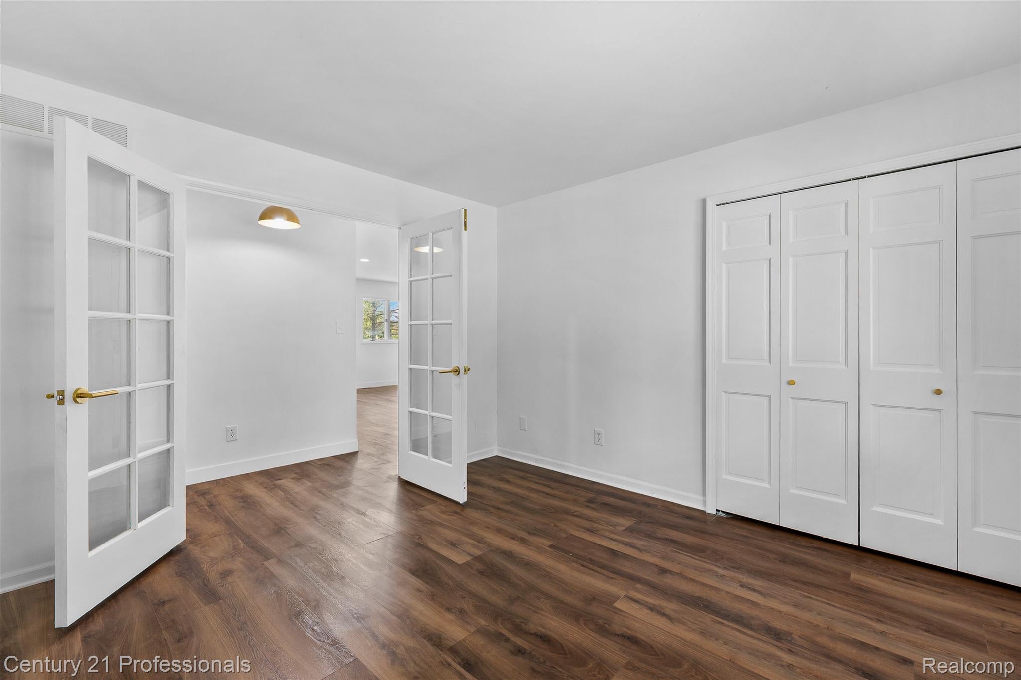 Davisburg, Michigan, 48350, United States, 5 Bedrooms Bedrooms, ,4 BathroomsBathrooms,Residential,For Sale,1982233