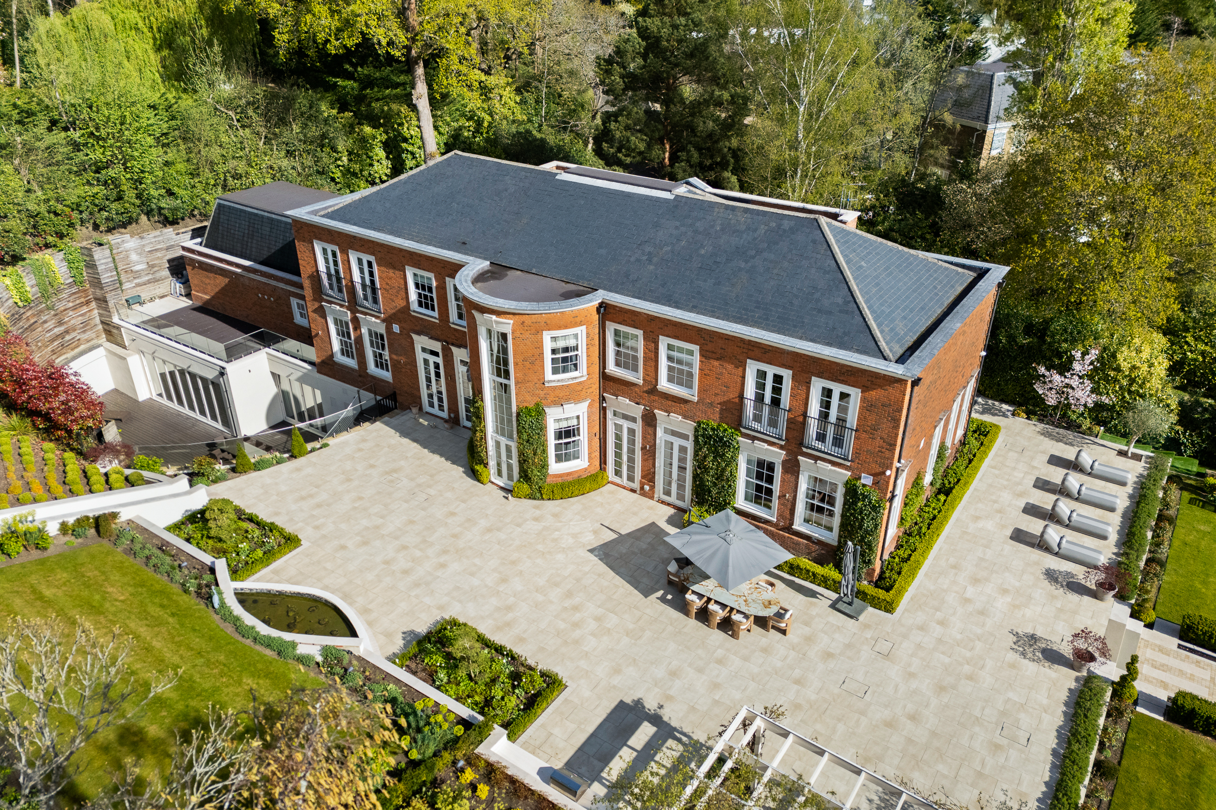  A Remarkable Turnkey Estate Home on the St George’s Hill Estate - 物件實景
