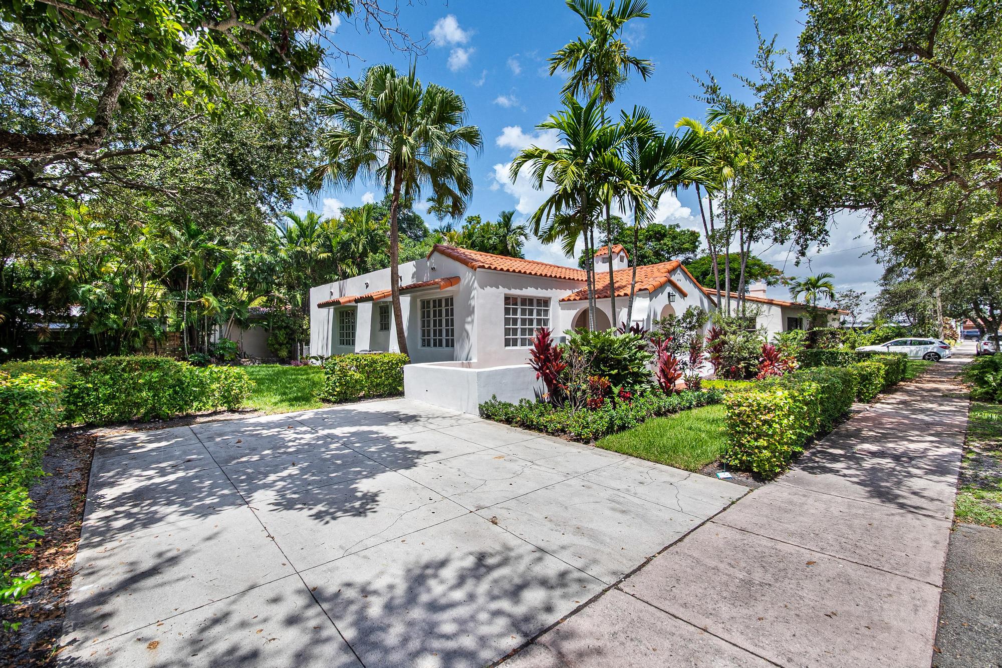 Coral Gables, Florida, 33134, United States, 3 Bedrooms Bedrooms, ,2 BathroomsBathrooms,Residential,For Sale,1975593