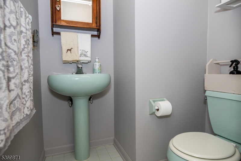 Jefferson Twp., New Jersey, 07438-8883, United States, 4 Bedrooms Bedrooms, ,3 BathroomsBathrooms,Residential,For Sale,1914161