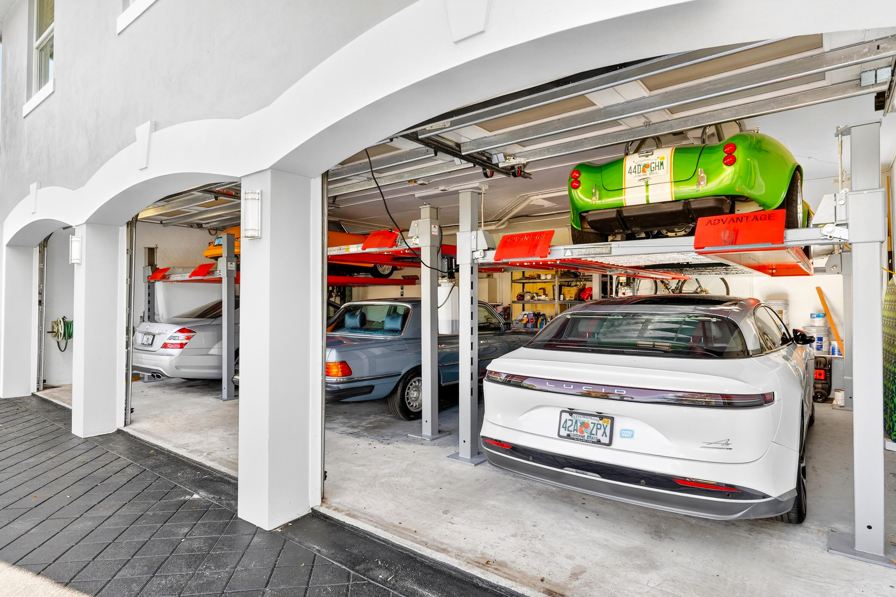 West Palm Beach, Florida, 33401, United States, 4 Bedrooms Bedrooms, ,5 BathroomsBathrooms,Residential,For Sale,2002916