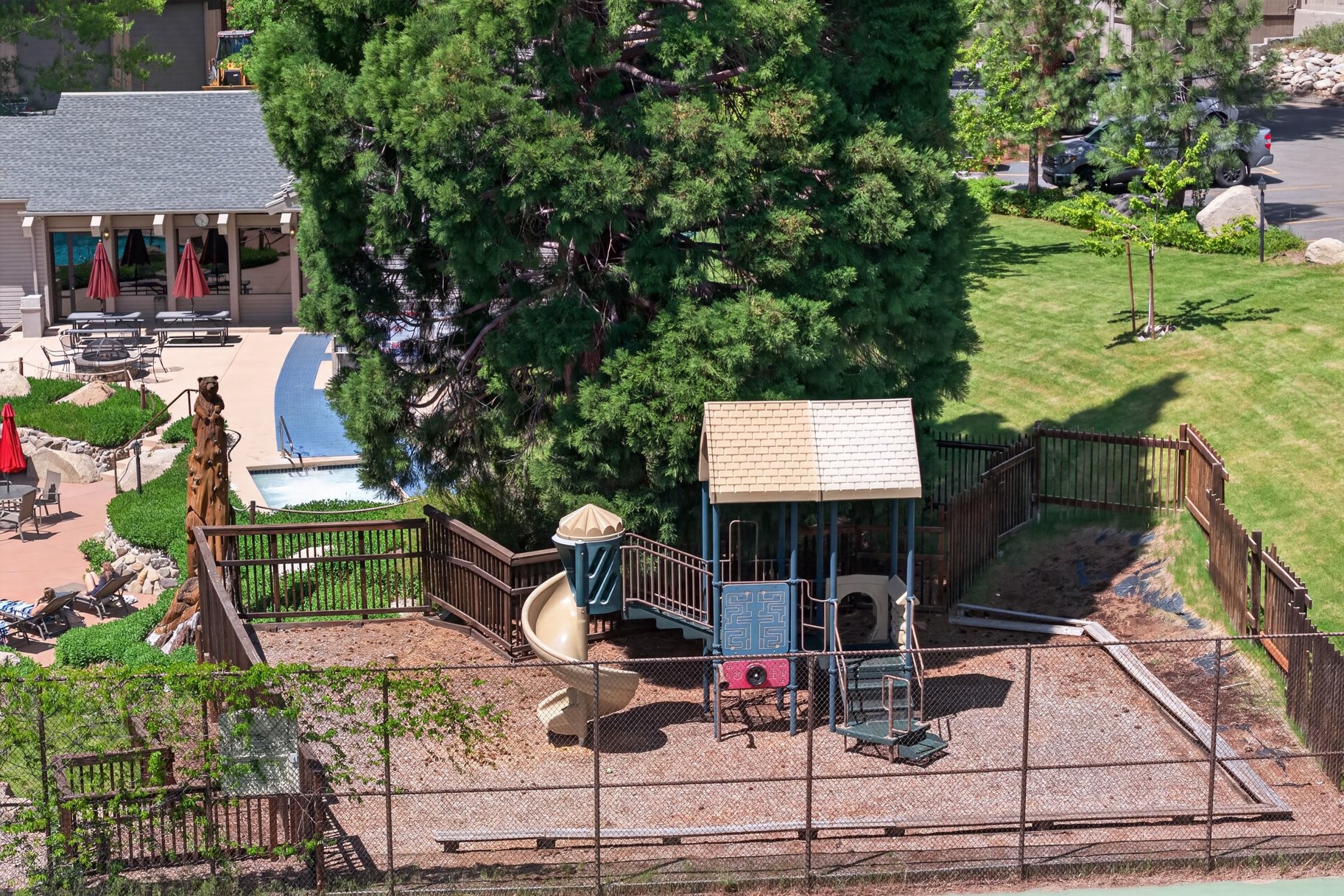  Expansive Nevada-Side Tahoe Retreat in Coveted Lake Village Setting - 物件實景