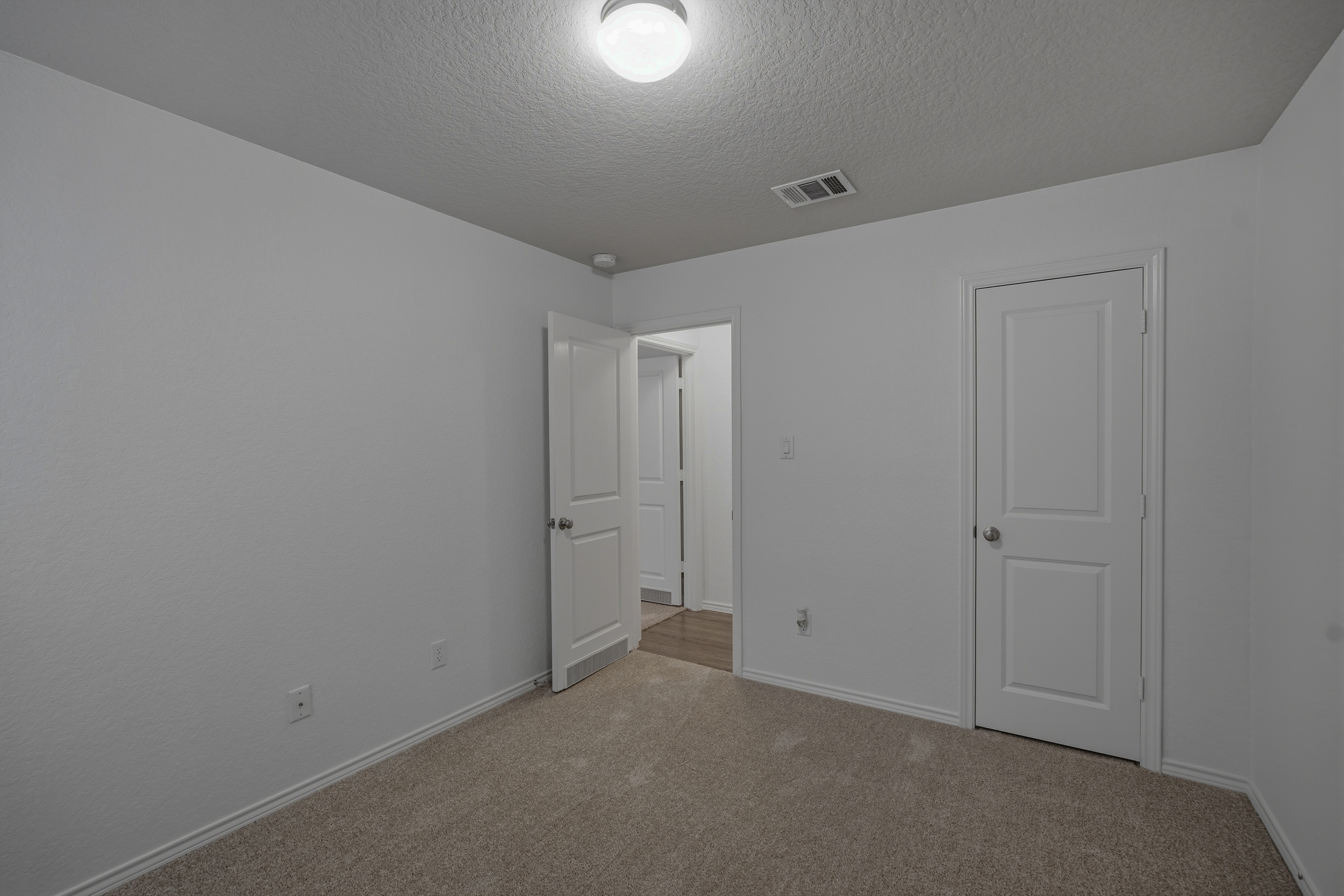  Beautifully Updated With Open Concept - 物件實景