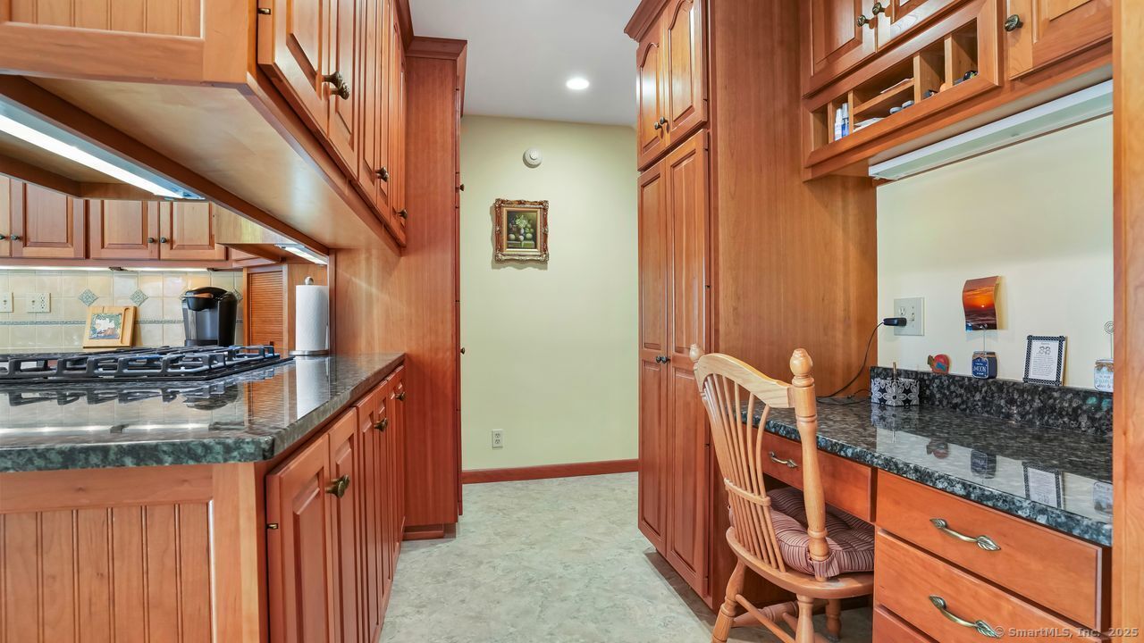 Orange, Connecticut, 06477, United States, 3 Bedrooms Bedrooms, ,2 BathroomsBathrooms,Residential,For Sale,1932290