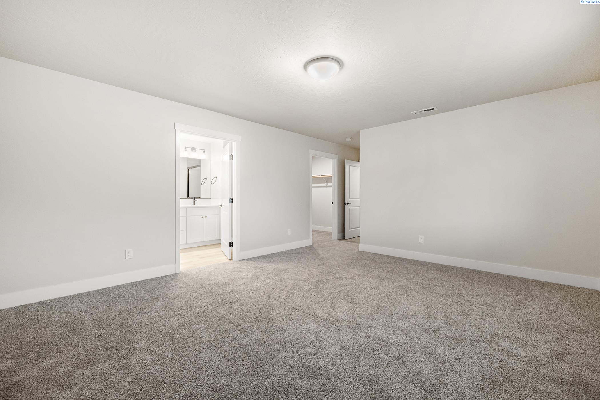 Pasco, Washington, 99301, United States, 4 Bedrooms Bedrooms, ,1 BathroomBathrooms,Residential,For Sale,1874983
