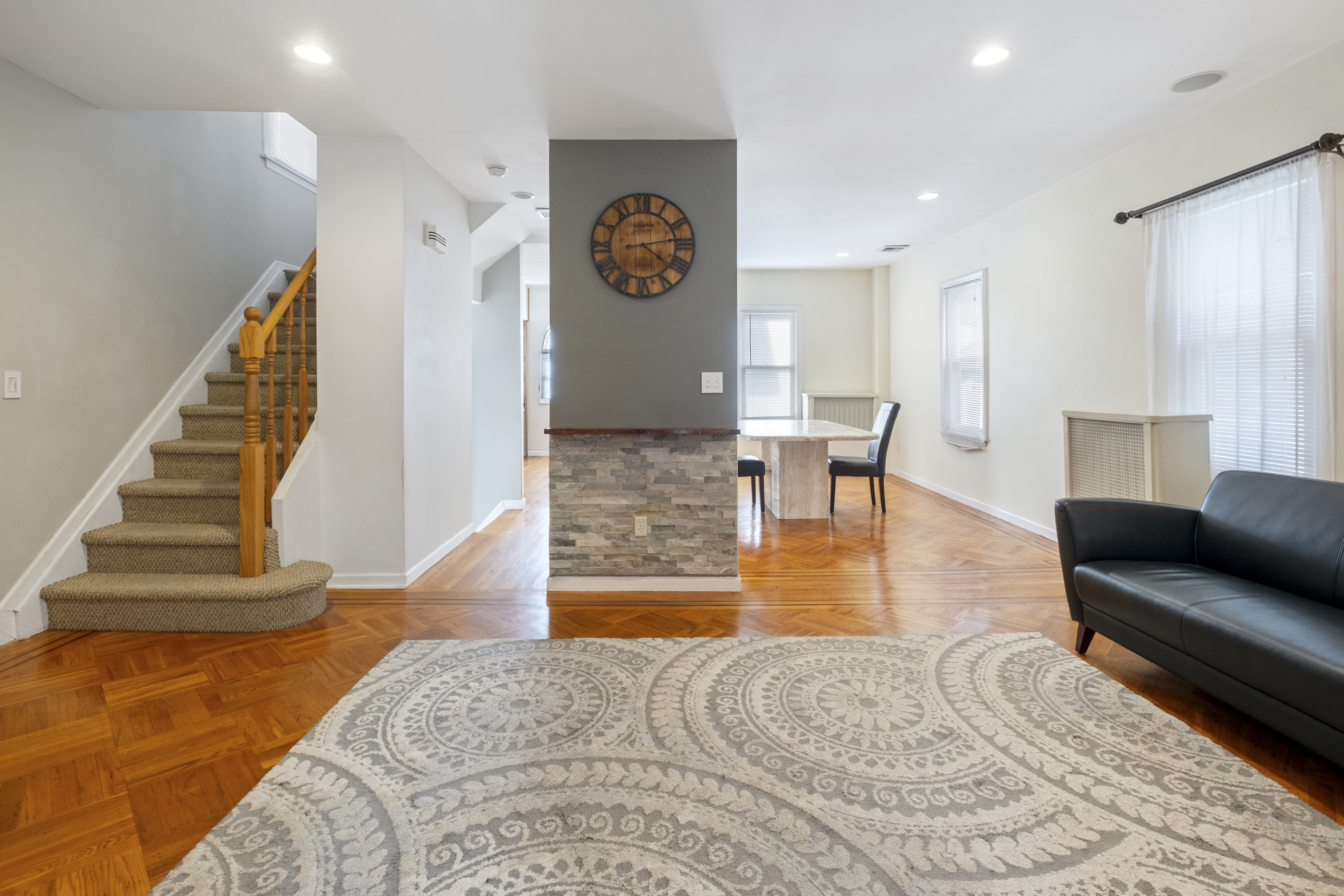 Floral Park, New York, 11001, United States, 3 Bedrooms Bedrooms, ,2 BathroomsBathrooms,Residential,For Sale,1973854