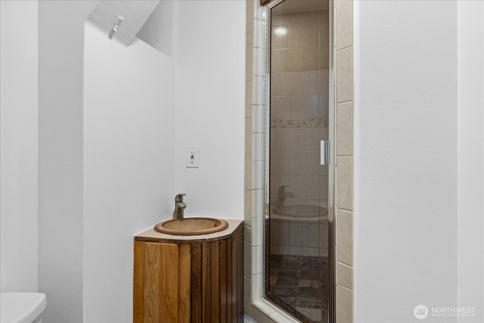 Edmonds, Washington, 98026, United States, 3 Bedrooms Bedrooms, ,1 BathroomBathrooms,Residential,For Sale,1950976