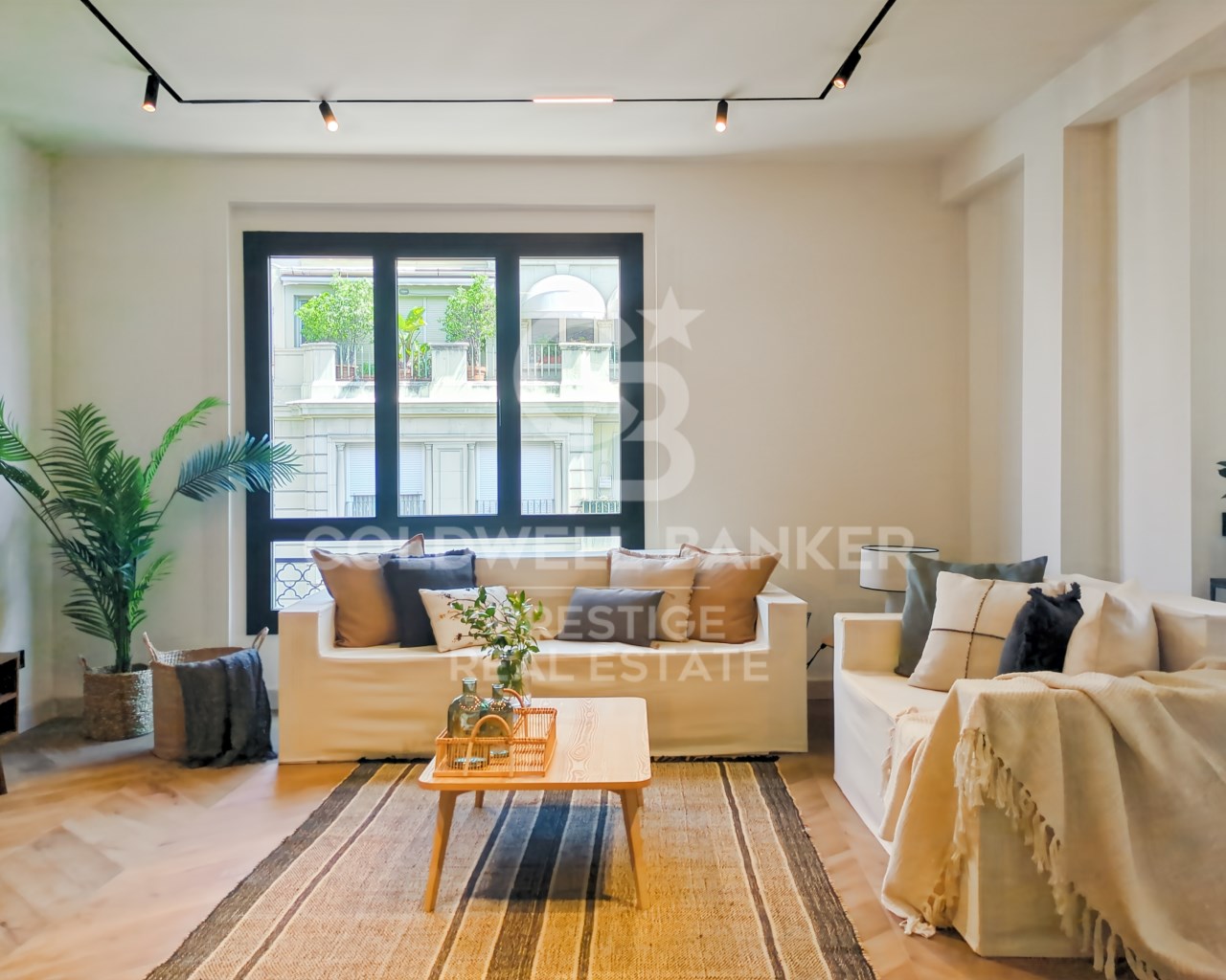 Barcelona, Catalonia, ES, 4 Bedrooms Bedrooms, ,3 BathroomsBathrooms,Residential,For Sale,1805126