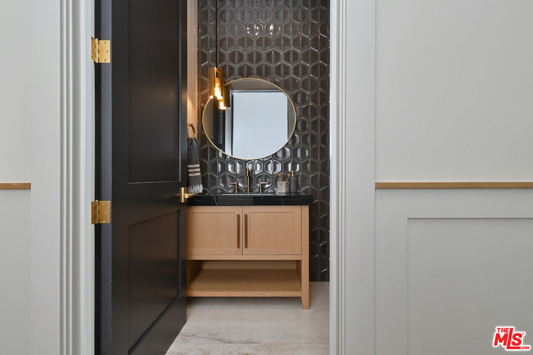 Encino, California, 91316, United States, 4 Bedrooms Bedrooms, ,5 BathroomsBathrooms,Residential,For Sale,2002982