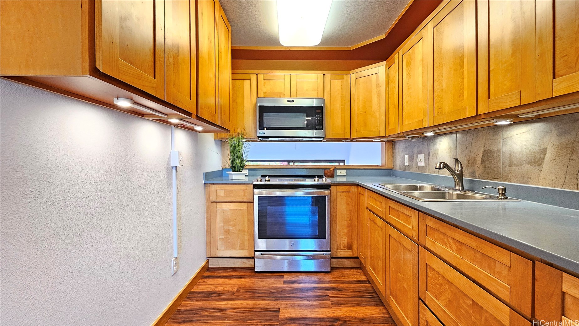 Honolulu, Hawaii, 96821, United States, 2 Bedrooms Bedrooms, ,3 BathroomsBathrooms,Residential,For Sale,1838475