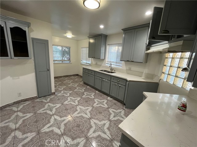 South Gate, California, 90280, United States, 3 Bedrooms Bedrooms, ,Residential,For Sale,2012002