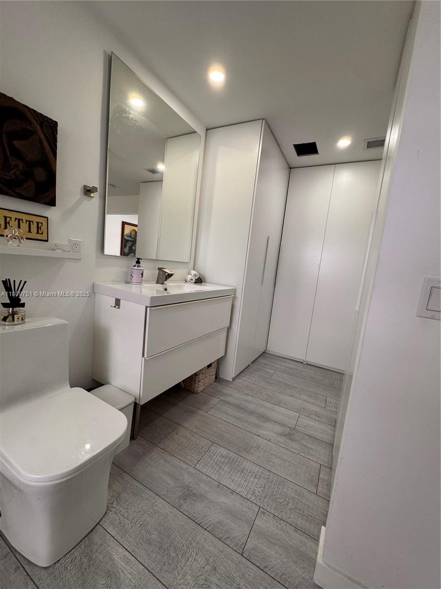 Pompano Beach, Florida, 33060, United States, 2 Bedrooms Bedrooms, ,2 BathroomsBathrooms,Residential,For Sale,1829168