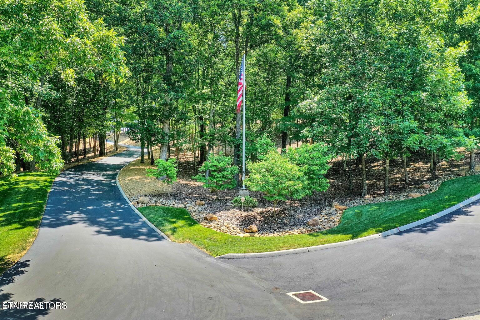 Louisville, Tennessee, 37777, United States, 3 Bedrooms Bedrooms, ,4 BathroomsBathrooms,Residential,For Sale,1821192