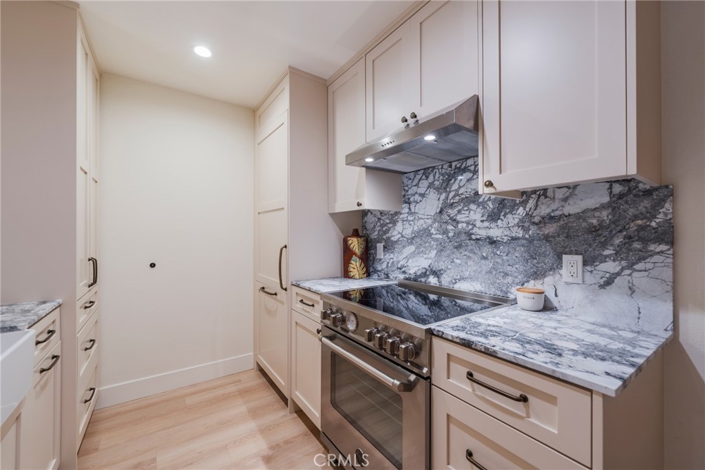 Huntington Beach, California, 92648, United States, 1 Bedroom Bedrooms, ,1 BathroomBathrooms,Residential,For Sale,1969398