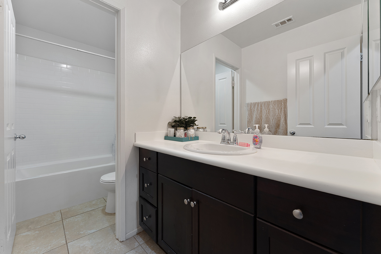 Winchester, California, 92596, United States, 6 Bedrooms Bedrooms, ,4 BathroomsBathrooms,Residential,For Sale,1983204