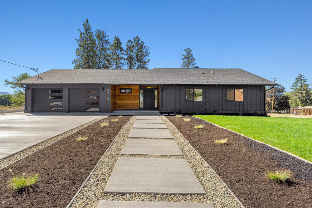 Klamath Falls, Oregon, 97603, United States, 5 Bedrooms Bedrooms, ,4 BathroomsBathrooms,Residential,For Sale,1988943