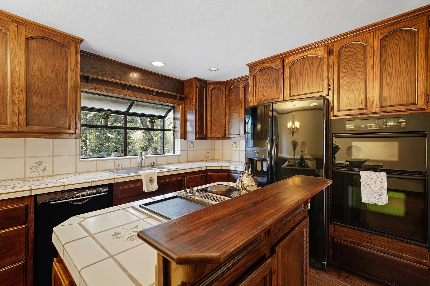 Pine Grove, California, 95665, United States, 3 Bedrooms Bedrooms, ,4 BathroomsBathrooms,Residential,For Sale,1975649