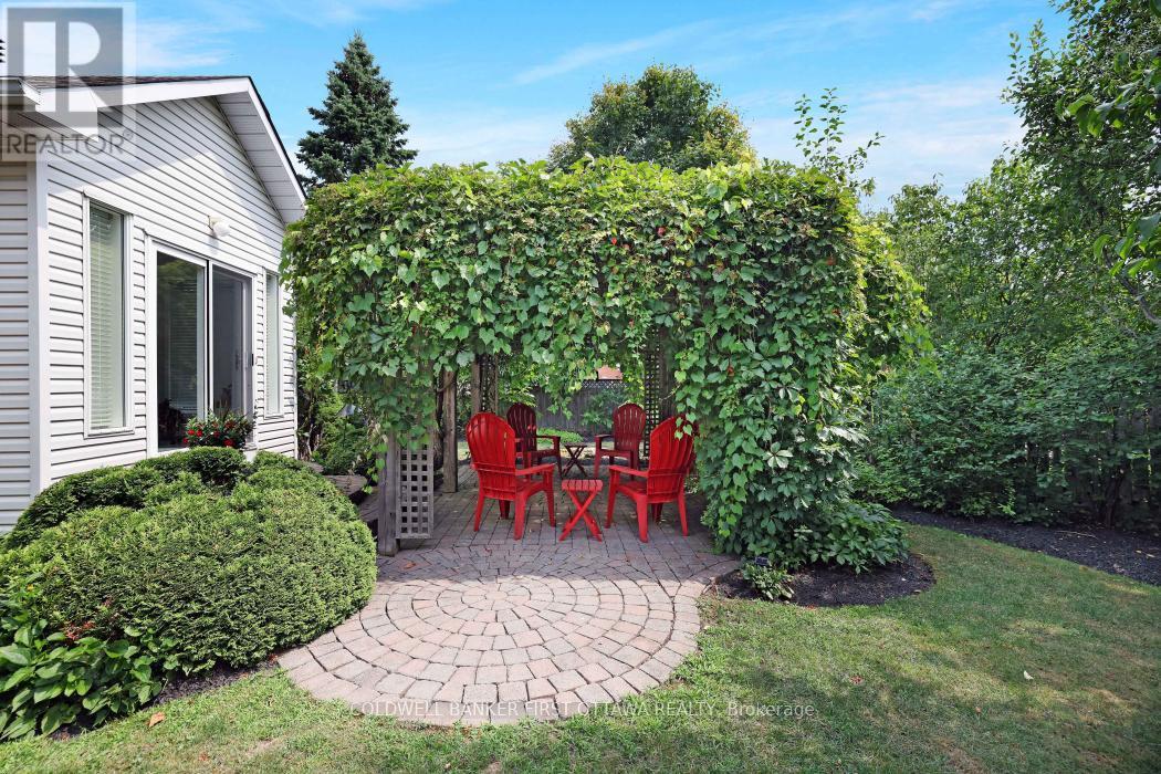 Ottawa, Ontario, K2S 1Z6, CA, 3 Bedrooms Bedrooms, ,3 BathroomsBathrooms,Residential,For Sale,1906768