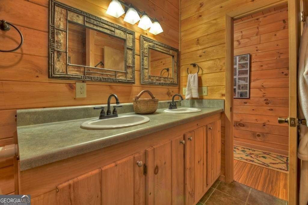 Blue Ridge, Georgia, 30513, United States, 5 Bedrooms Bedrooms, ,3 BathroomsBathrooms,Residential,For Sale,1859014