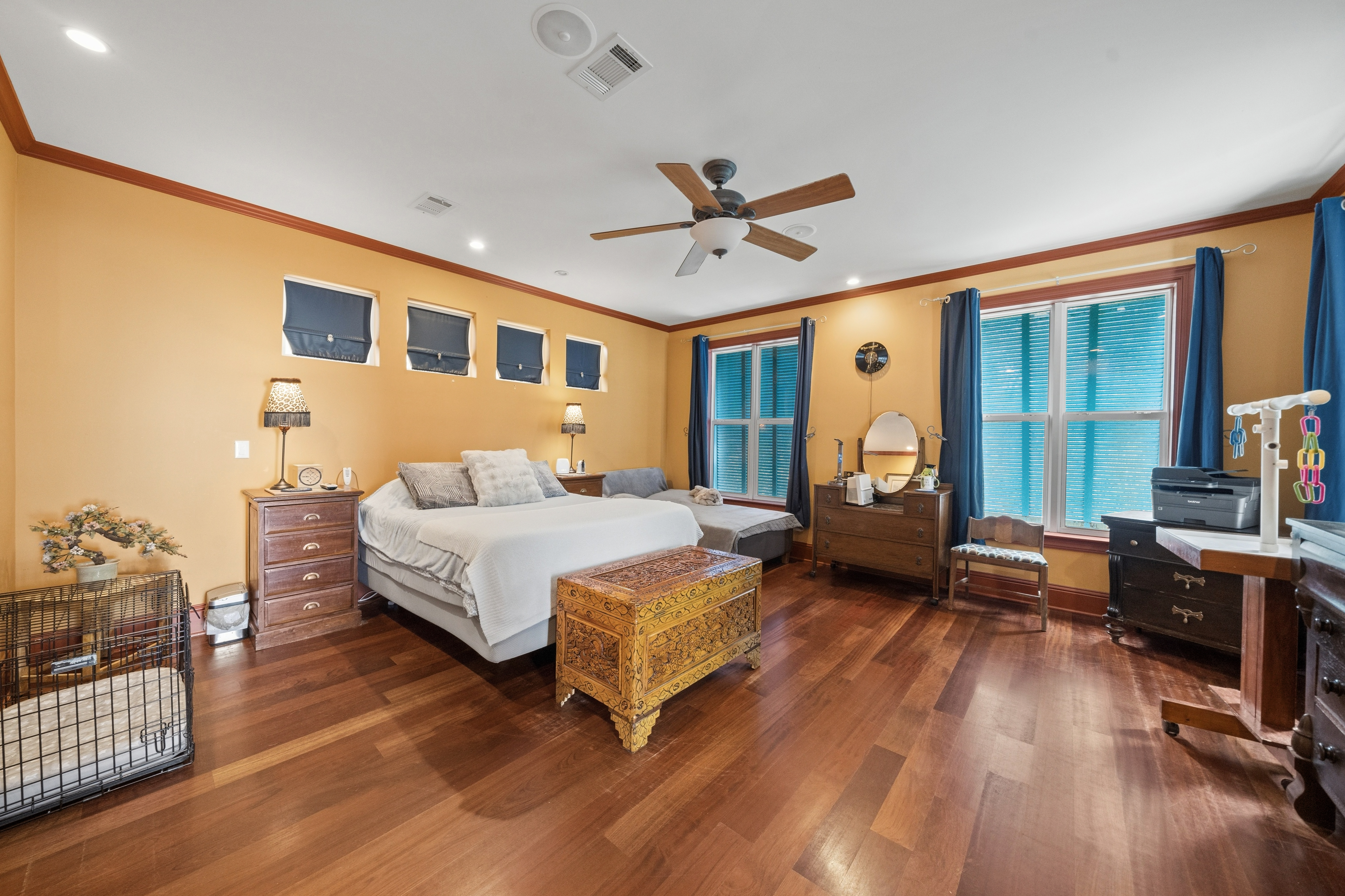  Spacious Three-Level Home With Detached Two-Car Carriage House - 物件實景