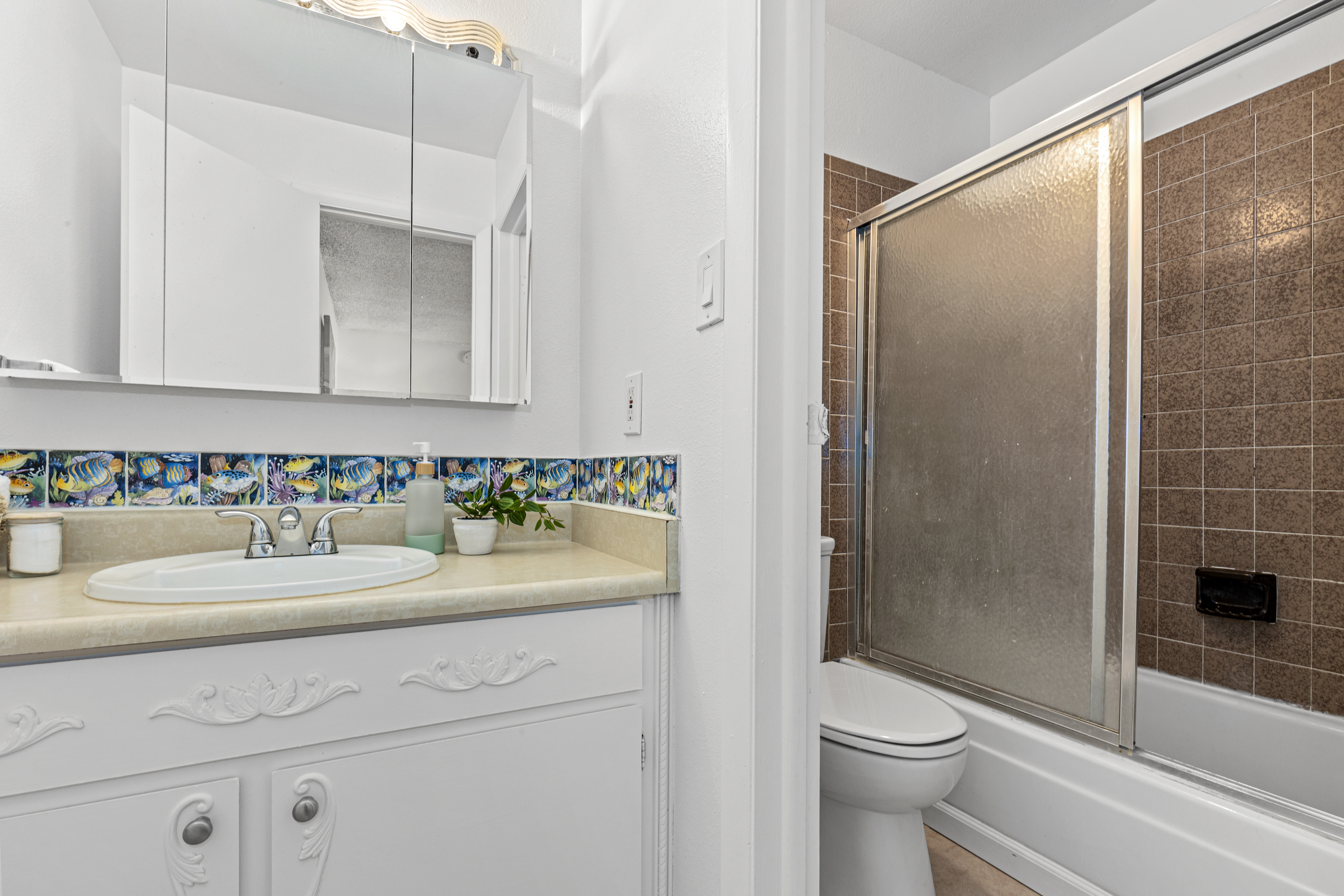  Bright top-floor condo designed for low-maintenance living - 物件實景