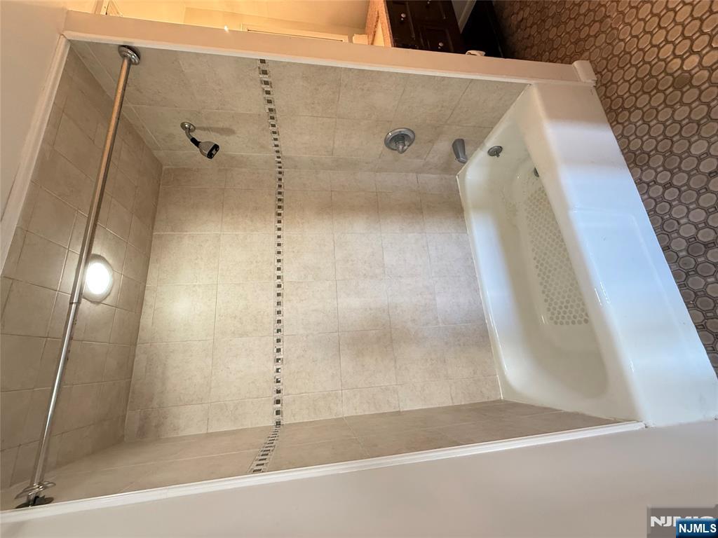 Garfield, New Jersey, 07026, United States, 3 Bedrooms Bedrooms, ,2 BathroomsBathrooms,Residential,For Sale,1998412