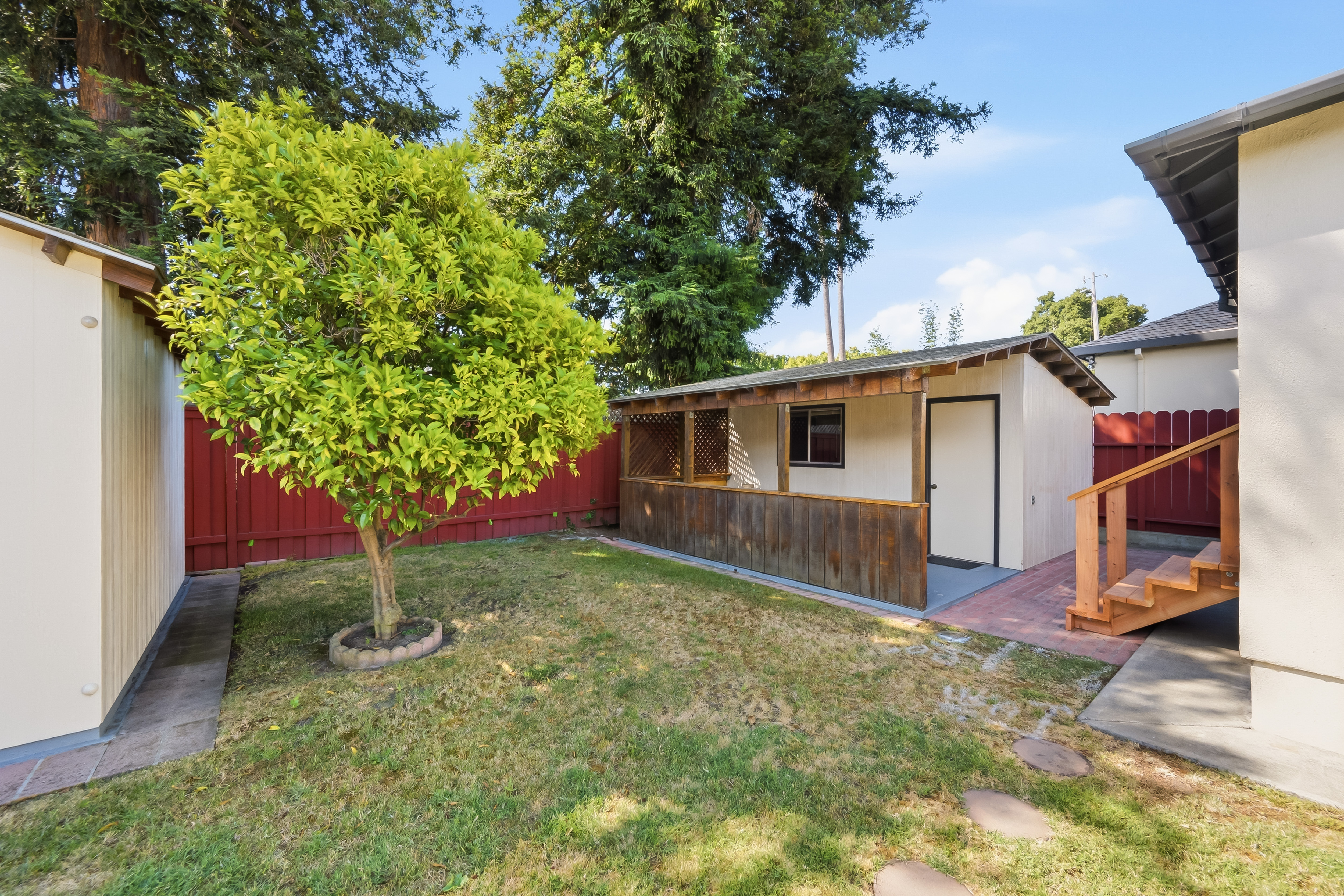  Timeless Charm in a Prime Peninsula Location - 物件實景