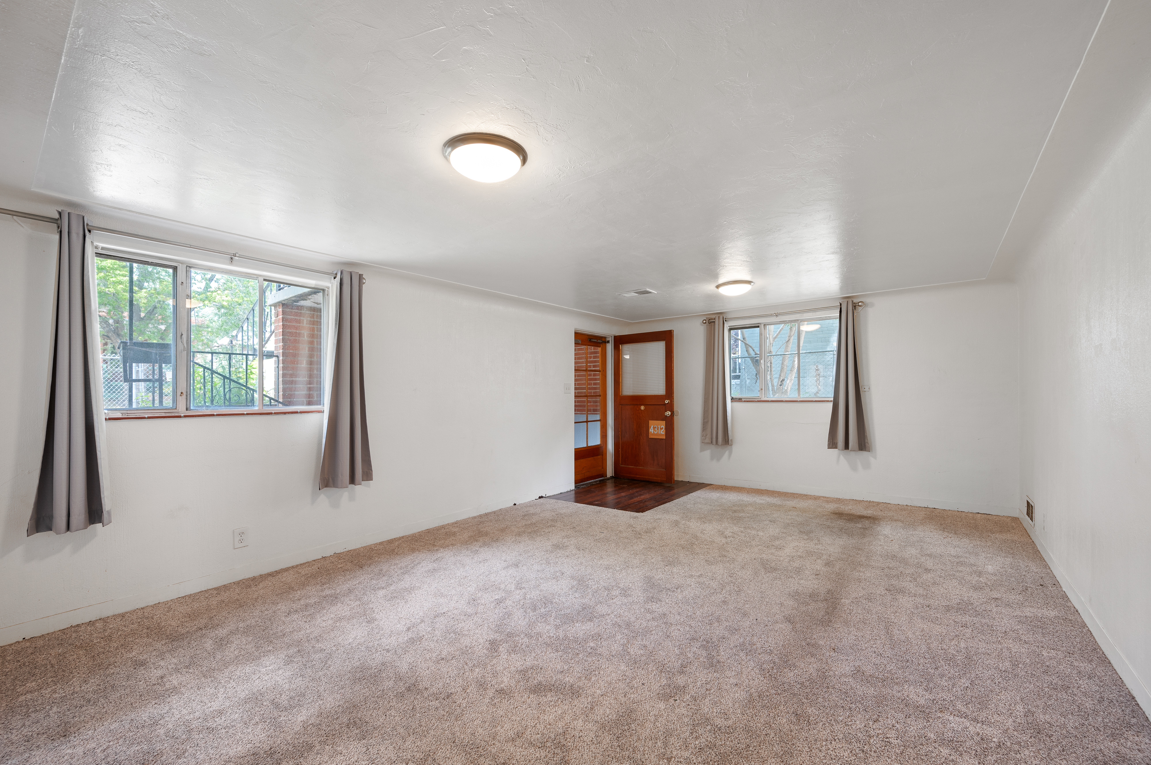  Charming Up/Down Duplex In Beloved Sunnyside - 物件實景