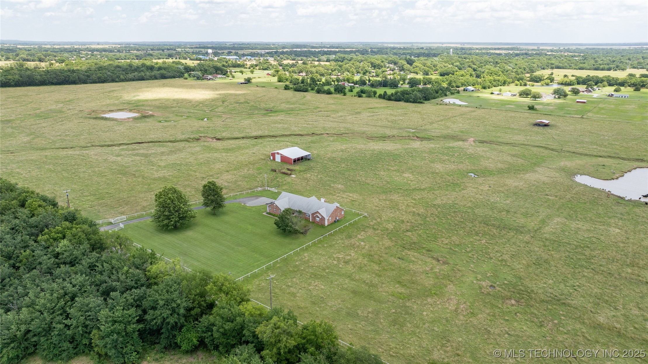 Haskell, Oklahoma, 74436, United States, 3 Bedrooms Bedrooms, ,3 BathroomsBathrooms,Residential,For Sale,1903731