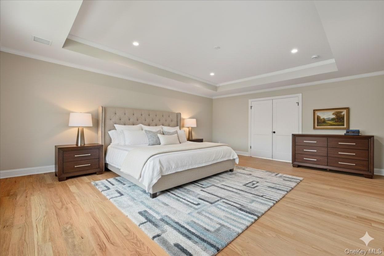 Westbury, New York, 11590, United States, 5 Bedrooms Bedrooms, ,5 BathroomsBathrooms,Residential,For Sale,1991038