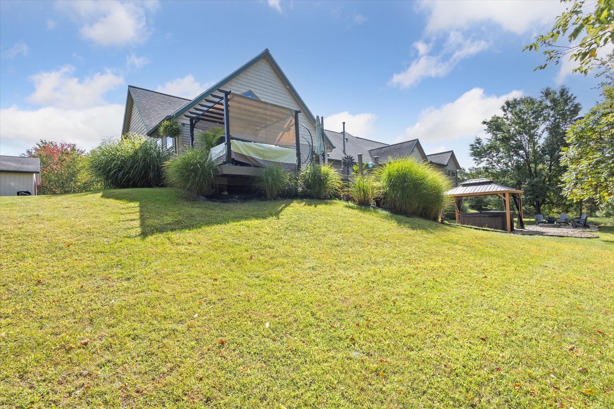 Horton, Michigan, 49246, United States, 5 Bedrooms Bedrooms, ,4 BathroomsBathrooms,Residential,For Sale,1940330