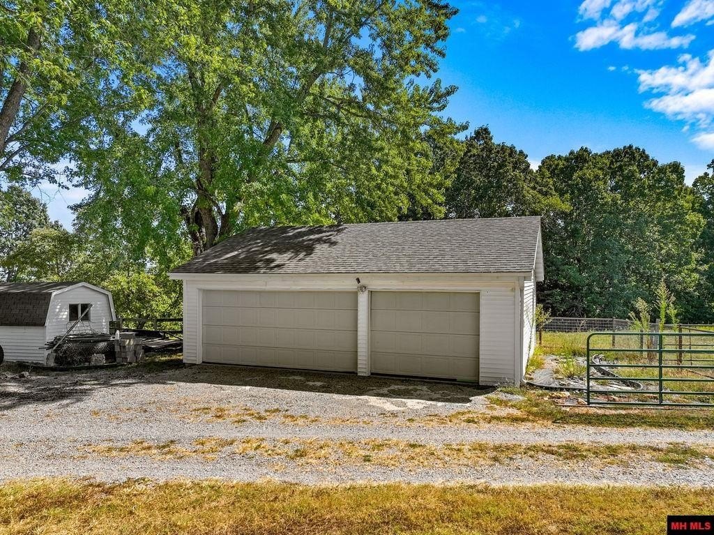 Gainesville, Missouri, 65655, United States, 4 Bedrooms Bedrooms, ,3 BathroomsBathrooms,Residential,For Sale,1979779