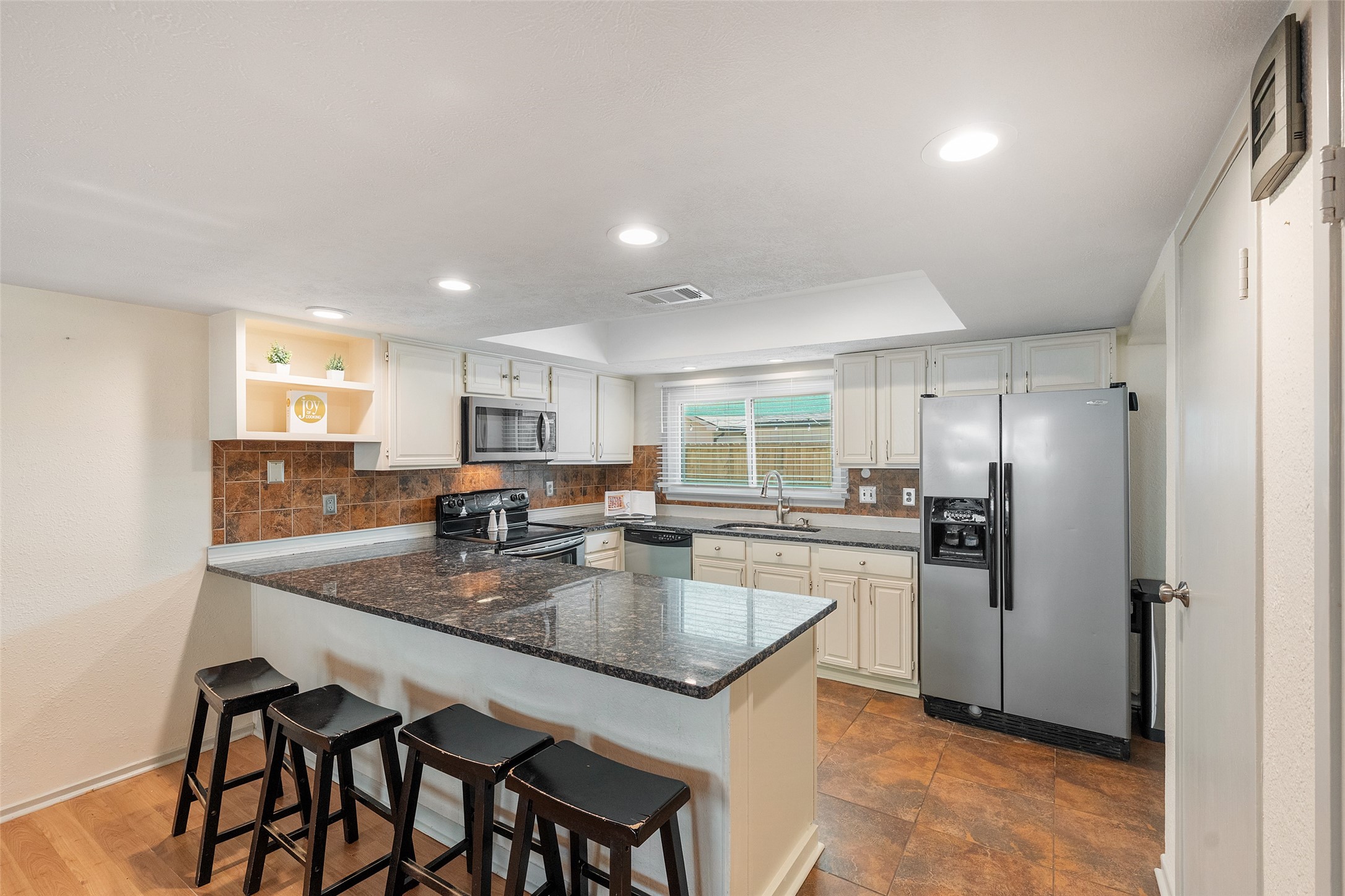  3223 Holly Green Drive - 物件實景