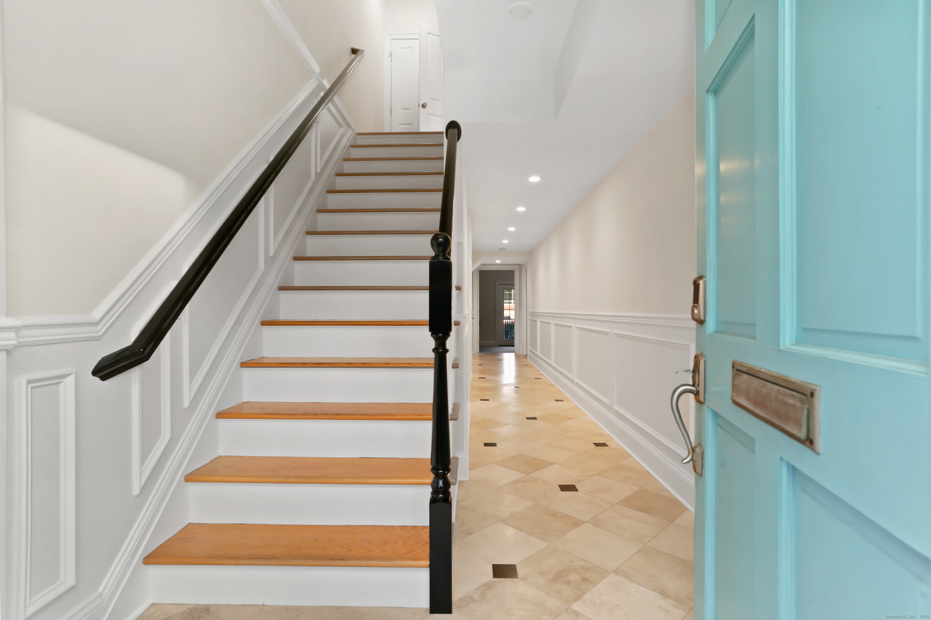 Fairfield, Connecticut, 06824, United States, 3 Bedrooms Bedrooms, ,3 BathroomsBathrooms,Residential,For Sale,2003354