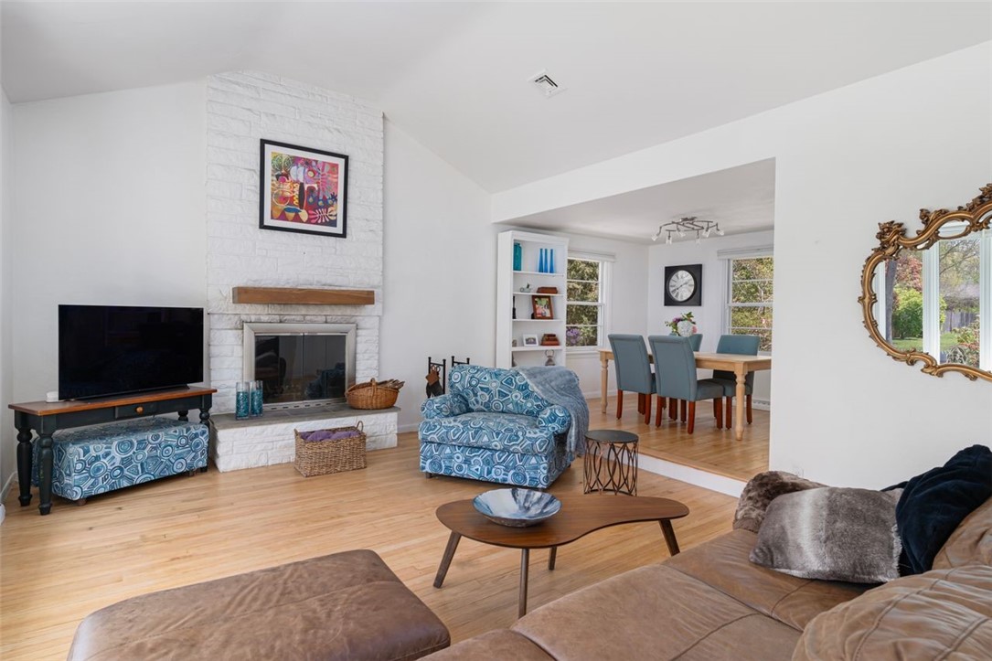 Warwick, Rhode Island, 02886, United States, 4 Bedrooms Bedrooms, ,2 BathroomsBathrooms,Residential,For Sale,1918180