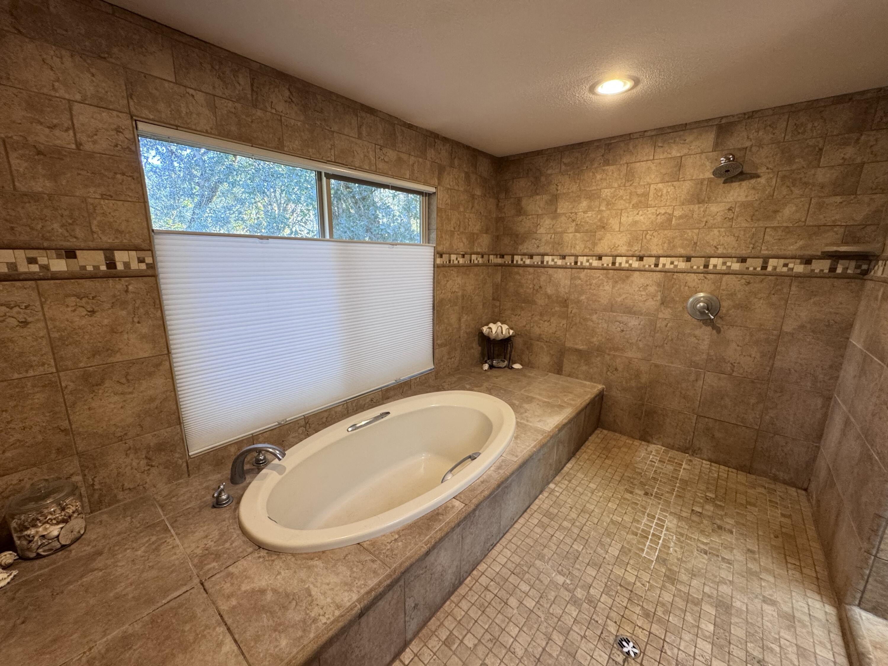 Rogue River, Oregon, 97537, United States, 3 Bedrooms Bedrooms, ,4 BathroomsBathrooms,Residential,For Sale,1982617