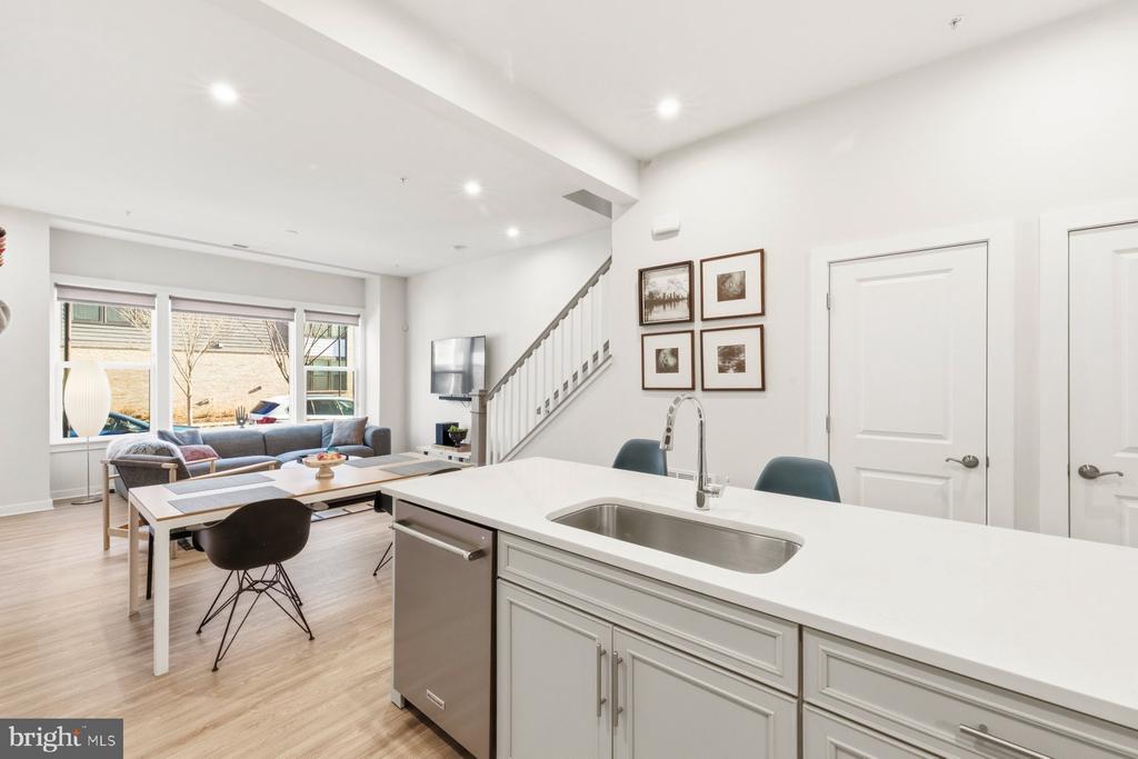 Rockville, Maryland, 20855, United States, 2 Bedrooms Bedrooms, ,3 BathroomsBathrooms,Residential,For Sale,2010770