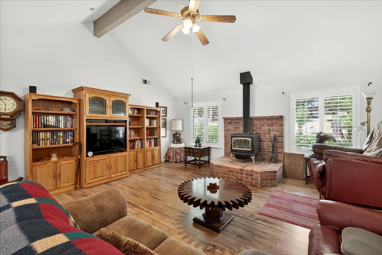 Oakhurst, California, 93644, United States, 4 Bedrooms Bedrooms, ,2 BathroomsBathrooms,Residential,For Sale,1922823