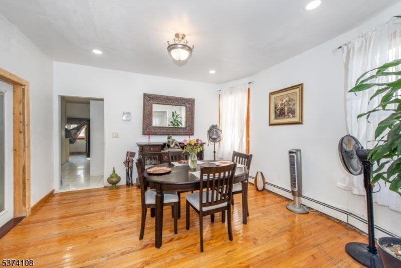 Newark City, New Jersey, 07112, United States, ,3 BathroomsBathrooms,Residential,For Sale,1982998