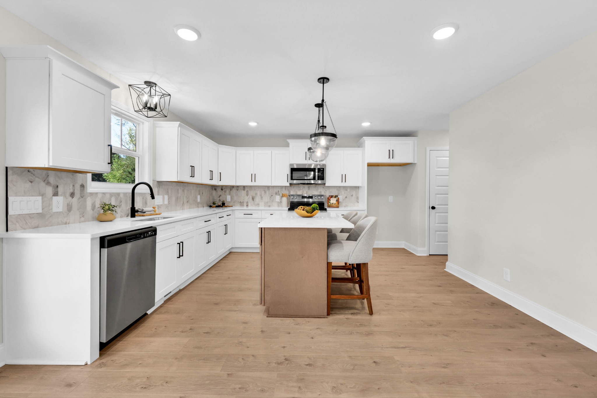 Clarksville, Tennessee, 37040, United States, 4 Bedrooms Bedrooms, ,3 BathroomsBathrooms,Residential,For Sale,1974030